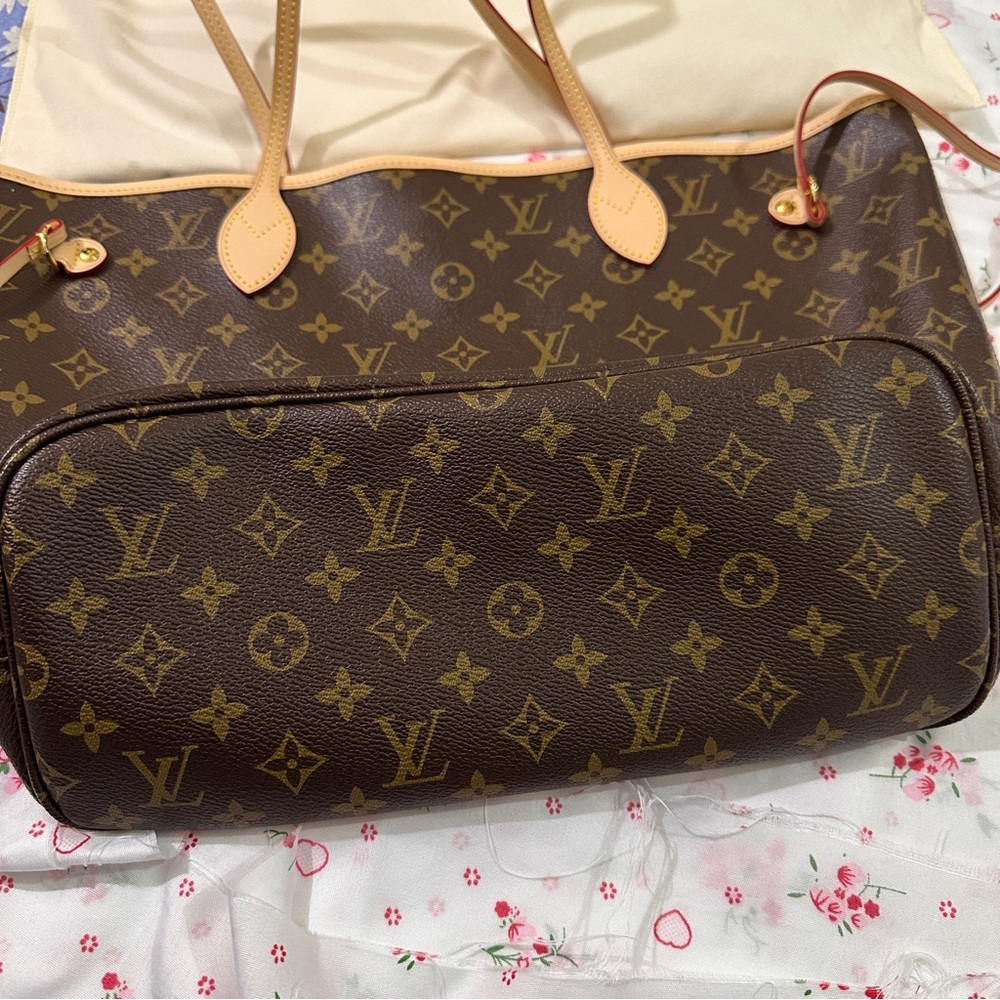 Louis Vuitton Neverfull Medium Shopping Bag (Fuchsia Lined) - Picture 6 of 6